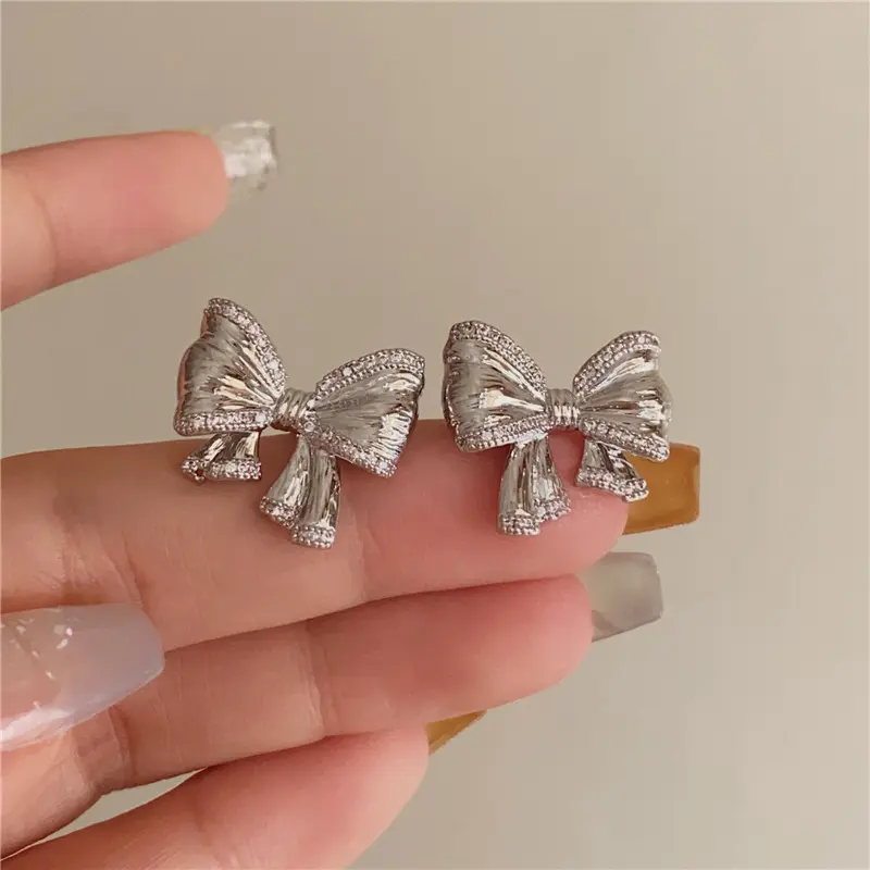 Exquisite Crystal Bow Stud Earrings for Women Luxury Gold Color Metal Bowknot Temperament Earrings Wedding Jewelry Accessories