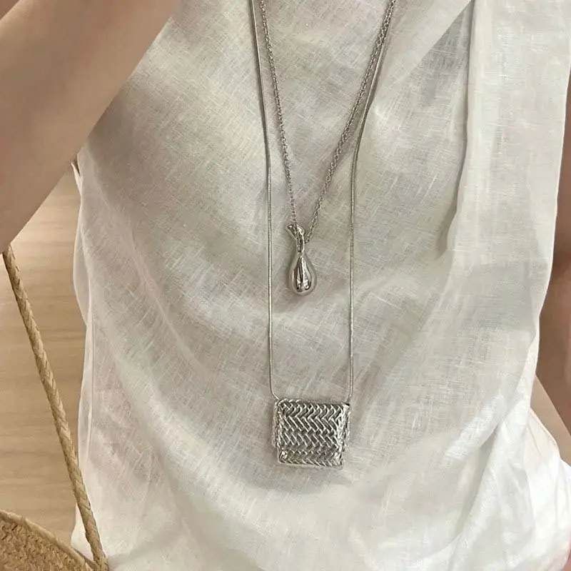 Fashion Metal Woven Bag Long Necklaces for Women Luxury Silver Color Long Water Bottle Pendant Necklaces Jewelry Accessories