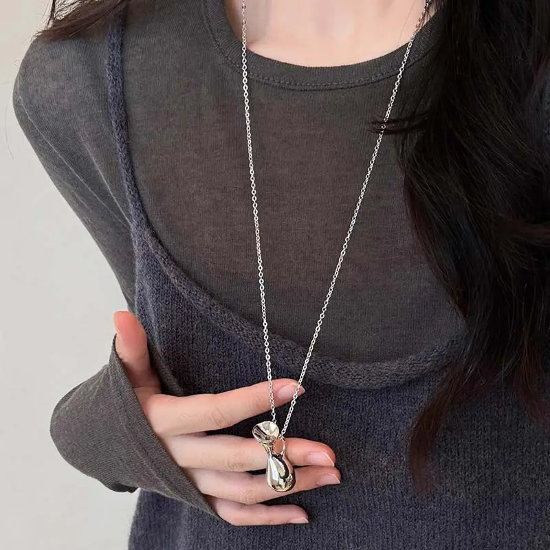 Fashion Metal Woven Bag Long Necklaces for Women Luxury Silver Color Long Water Bottle Pendant Necklaces Jewelry Accessories