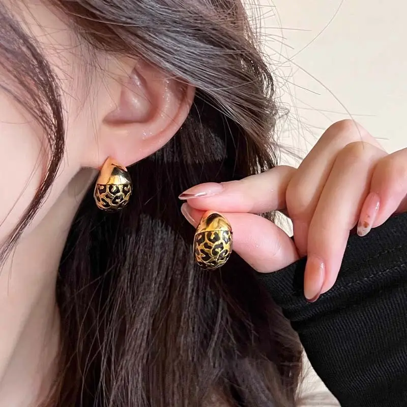 Korean Brown Enamel Leopard Print Hoop Earrings For Women Vintage Elegant C-Shaped Geometric Statement Earrings Jewelry