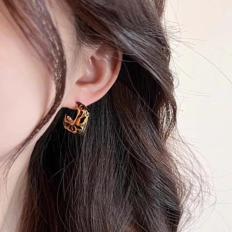 Korean Brown Enamel Leopard Print Hoop Earrings For Women Vintage Elegant C-Shaped Geometric Statement Earrings Jewelry