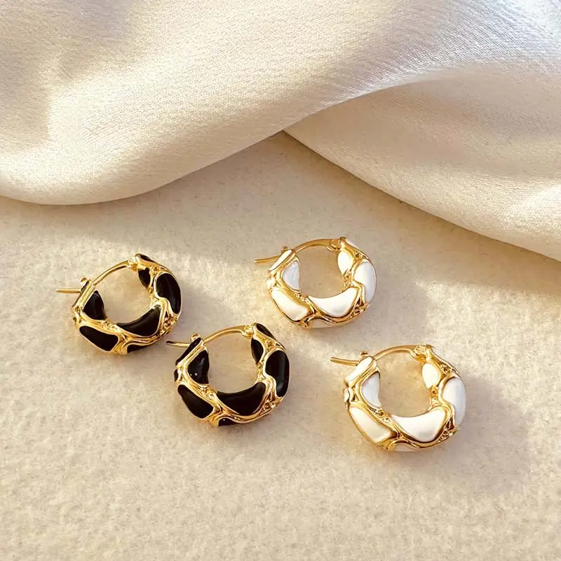 New Trendy White Enamel Texture Hoop Earrings for Women Girls Vintage Gold Color Round Statement Ear Buckle Jewelry Gifts