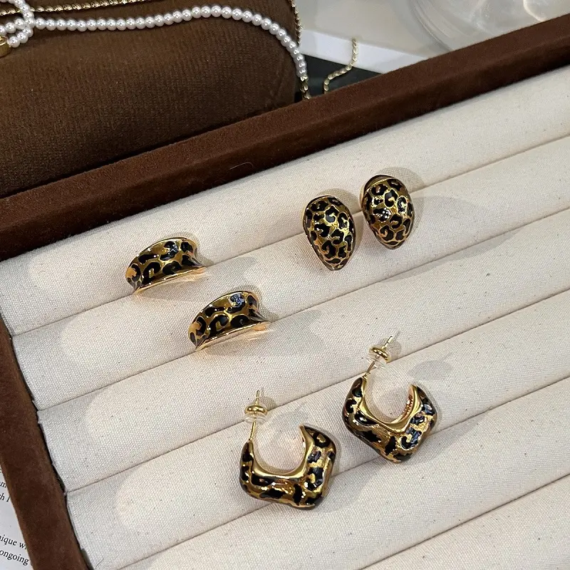 Korean Brown Enamel Leopard Print Hoop Earrings For Women Vintage Elegant C-Shaped Geometric Statement Earrings Jewelry