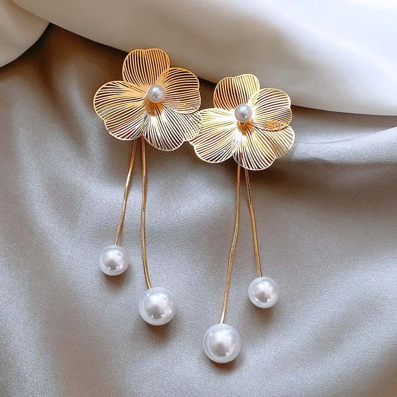 Exaggerated Metal Pearl Flower Tassel Drop Earrings for Women 2024 Trend Gold Color Imitation Pearl Hanging Earring Jewelry Gift
