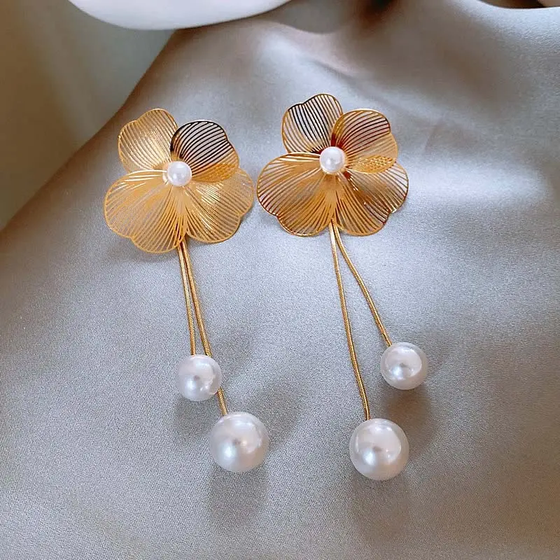 Exaggerated Metal Pearl Flower Tassel Drop Earrings for Women 2024 Trend Gold Color Imitation Pearl Hanging Earring Jewelry Gift