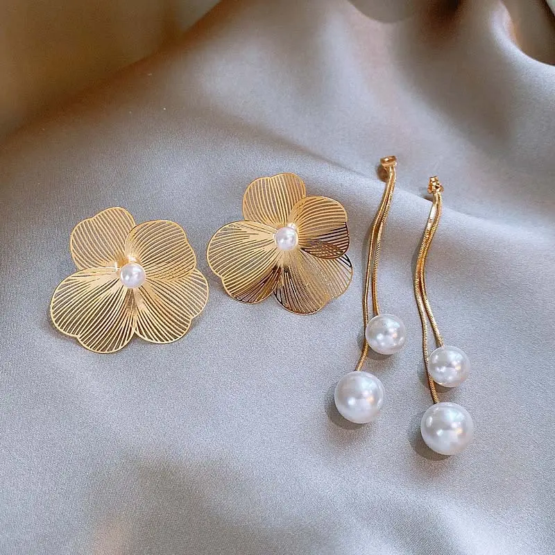 Exaggerated Metal Pearl Flower Tassel Drop Earrings for Women 2024 Trend Gold Color Imitation Pearl Hanging Earring Jewelry Gift