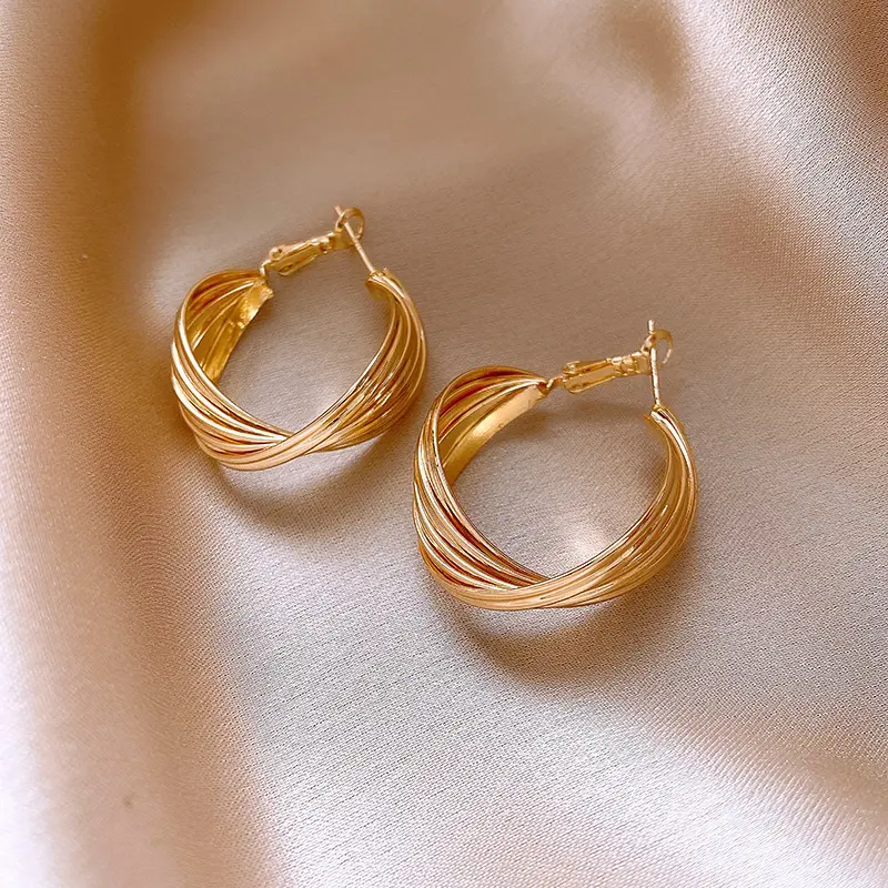 Fashion Metal Twisted Hoop Earrings For Women Vintage Gold Color C-Shaped Circle Geometric Earrings Jewelry Brincos 2024