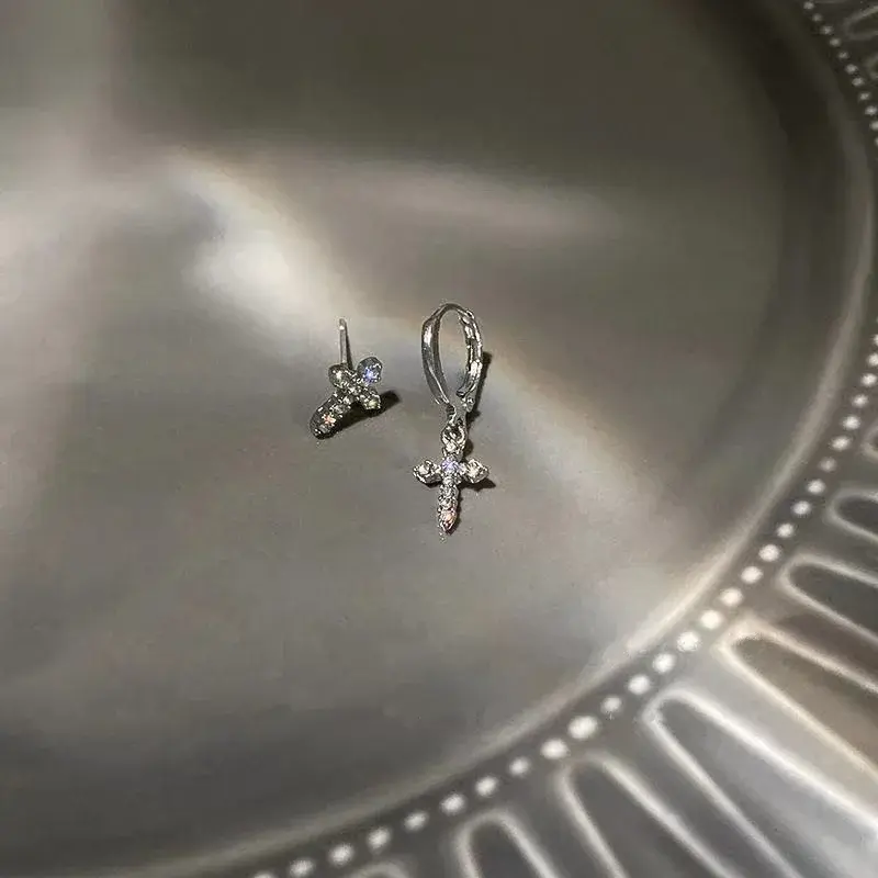 Aesthetics Shine Cross Stud Earrings for Women 2025 New Trend Fashion Korean Style Piercing Earrings with Cross Grunge Jewelry