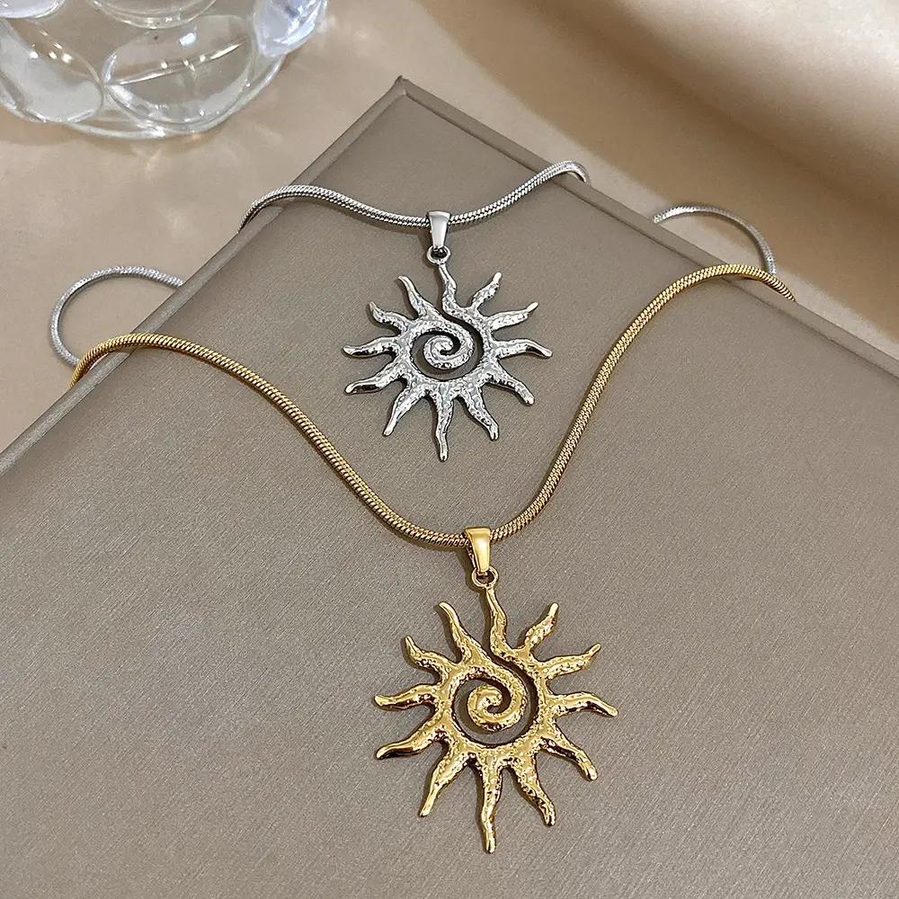 Vintage Chic Sun Shaped Pendant Stainless Steel Necklace Statement Golden Fashion Jewlery Accessories Women Men Couple Gift