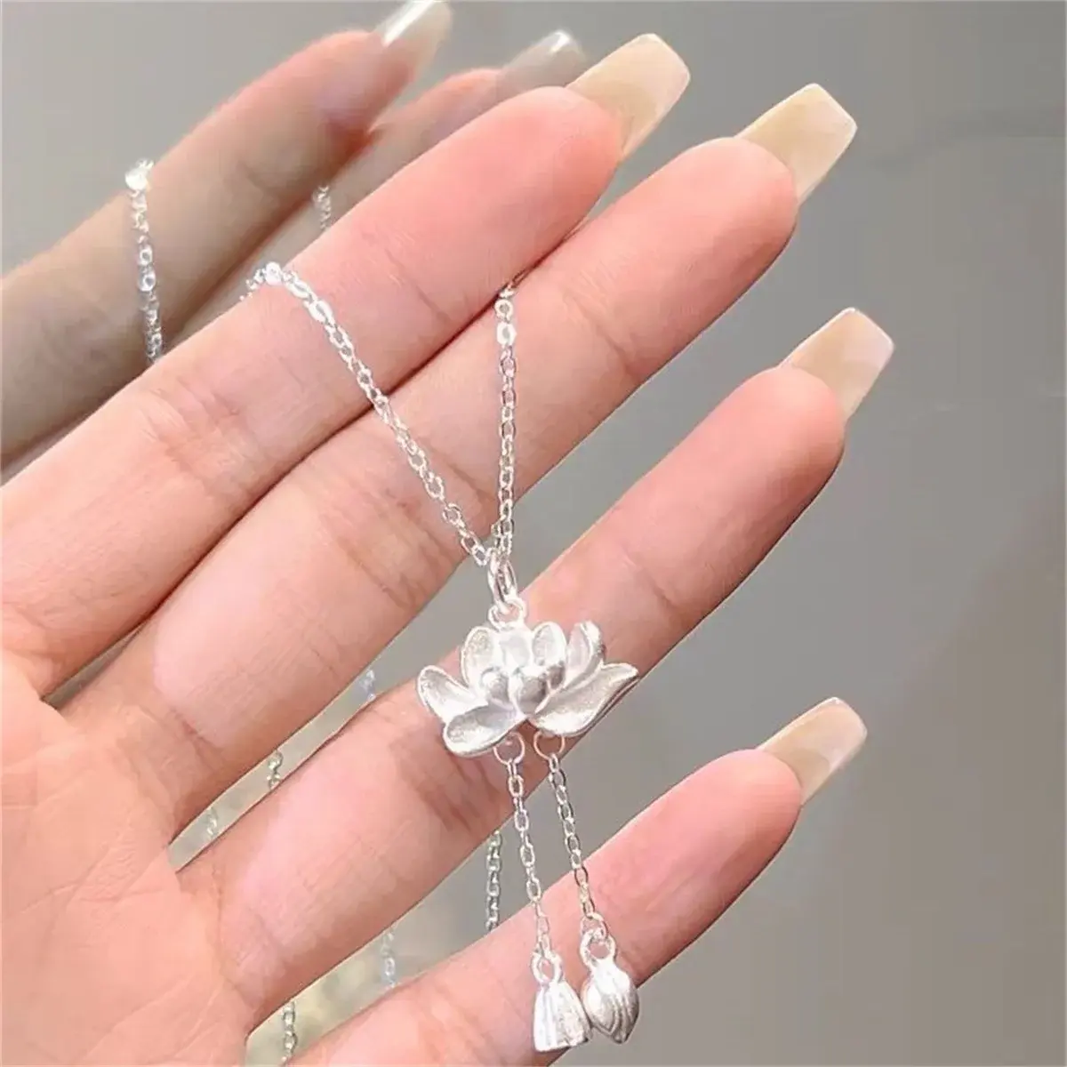 Fashion Vintage Flowers Vintage Pendant Necklace Girl Women Kawaii Spicy Girls Simple Clavicle Chain Jewelry Gift Necklace