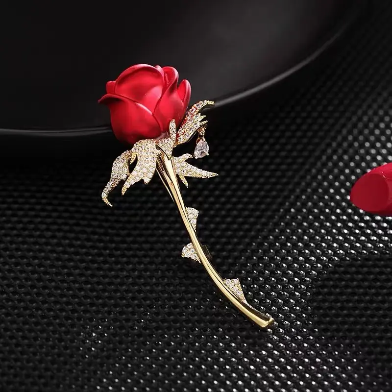 Rhinestone Blue Red Rose Flower Brooches for Women Elegant Exquisite Shiny Zircon Flower Lapel Pins Wedding Party Badge Jewelry