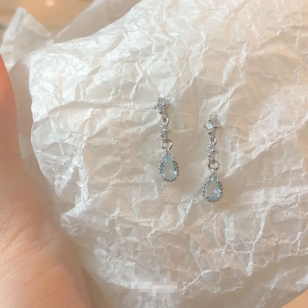 Lake Blue Color Water Drop Zircon Earrings for Women Exquisite Silver Color Shiny Crystal Stud Earring Sweet Party Jewelry Gifts