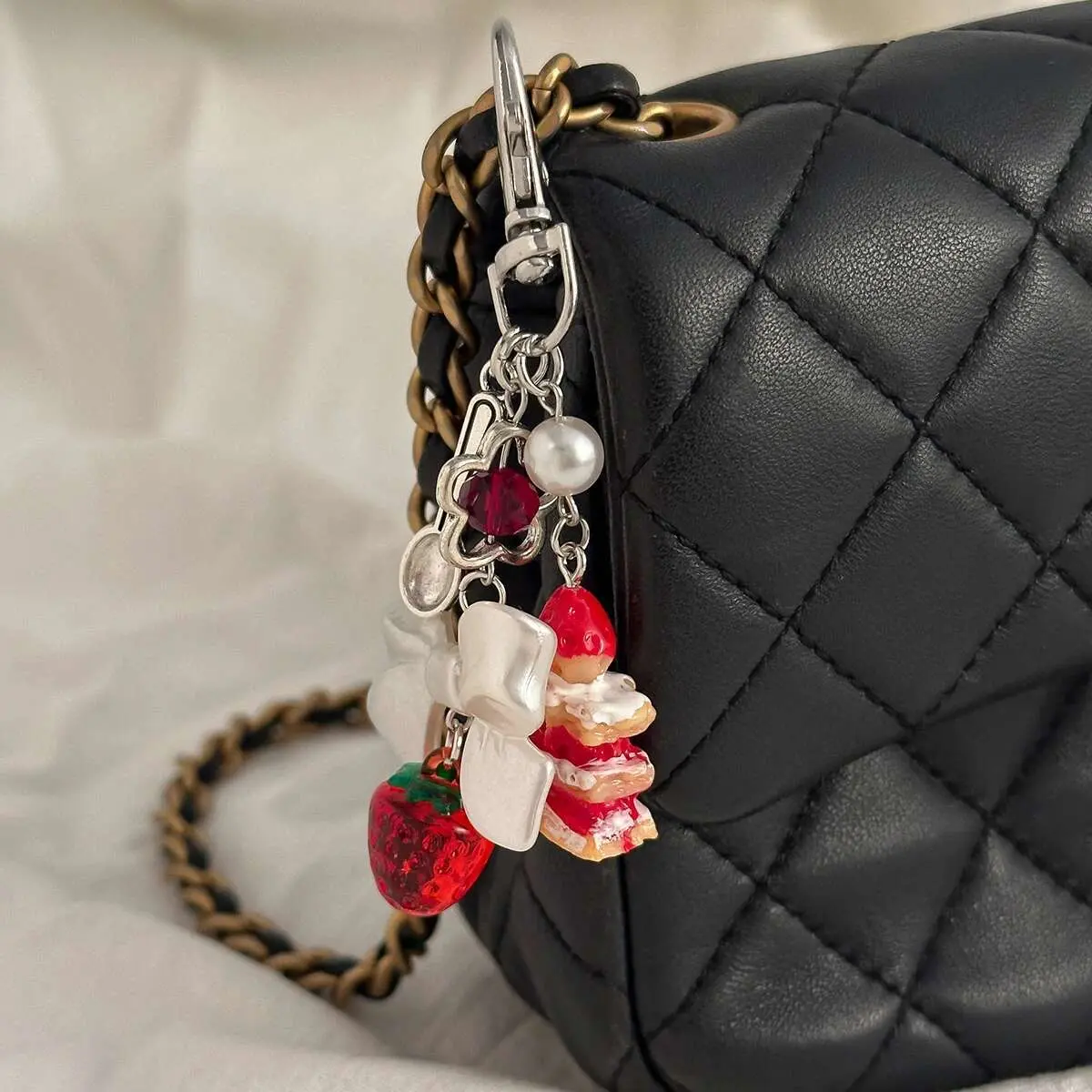 Ingemark Y2K Pretty Strawberry Bowknot Charms Pendant Key Chain for Women Insect Key Ring Jeans Pants Chain Handmade Jewelry New