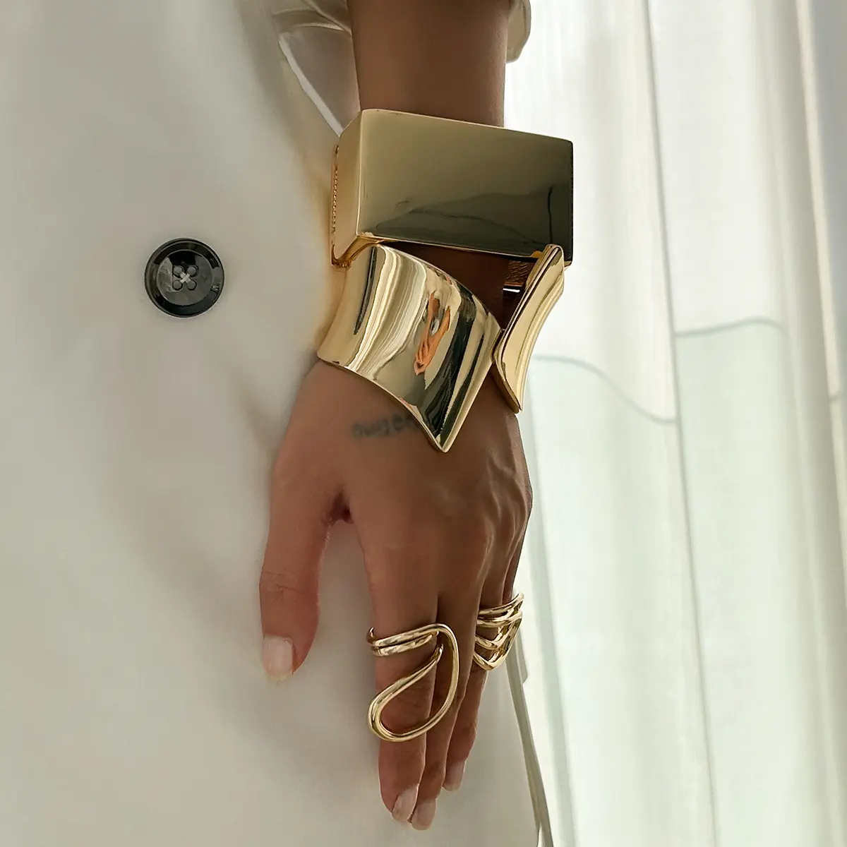 Ingemark Exaggerated Gold Color Metal Spring Bangles for Women Punk Vintage Irregular Geometric Arm Bracelets Men Jewelry Gift