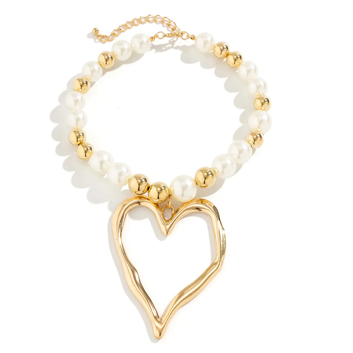 Exaggerated Big Hollow Love Heart Pendant Choker Necklace Women 2024 Trend Imitation Pearl Beads Chain Grunge Jewelry Steampunk