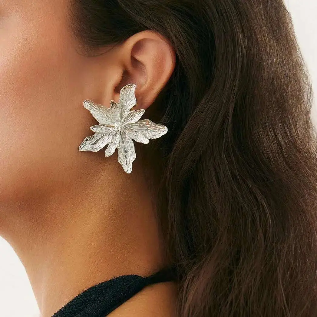 Ingemark Boho Vintage Petal Flower Stud Earrings Women 2025 New Trend Punk Gold Color Geometric Piercing Earrings Women Jewelry