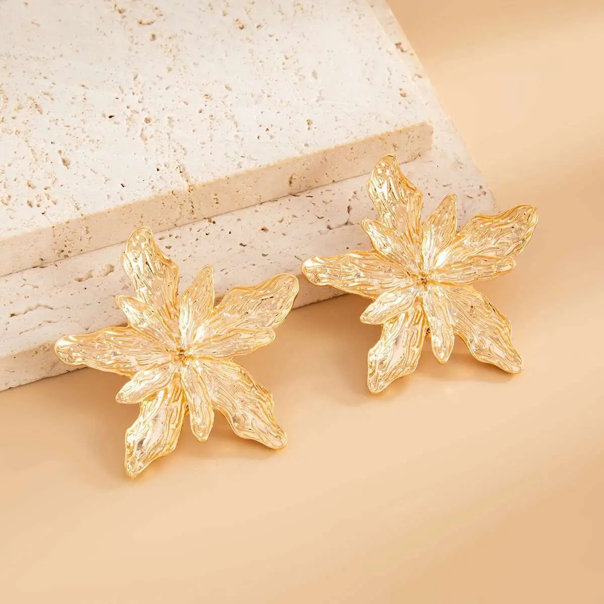 Ingemark Boho Vintage Petal Flower Stud Earrings Women 2025 New Trend Punk Gold Color Geometric Piercing Earrings Women Jewelry