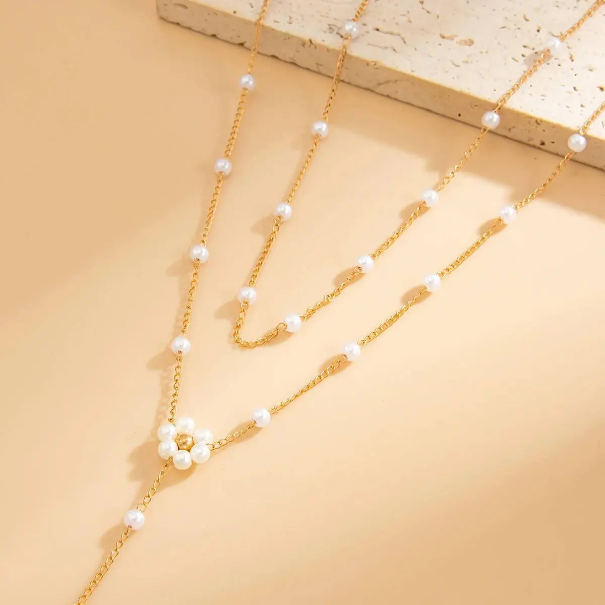 Ingemark Delicate Imitation Pearl Flower Long Tassels Pendant Choker Necklace for Women Elegant Chest Chain Banquet Wed Jewelry
