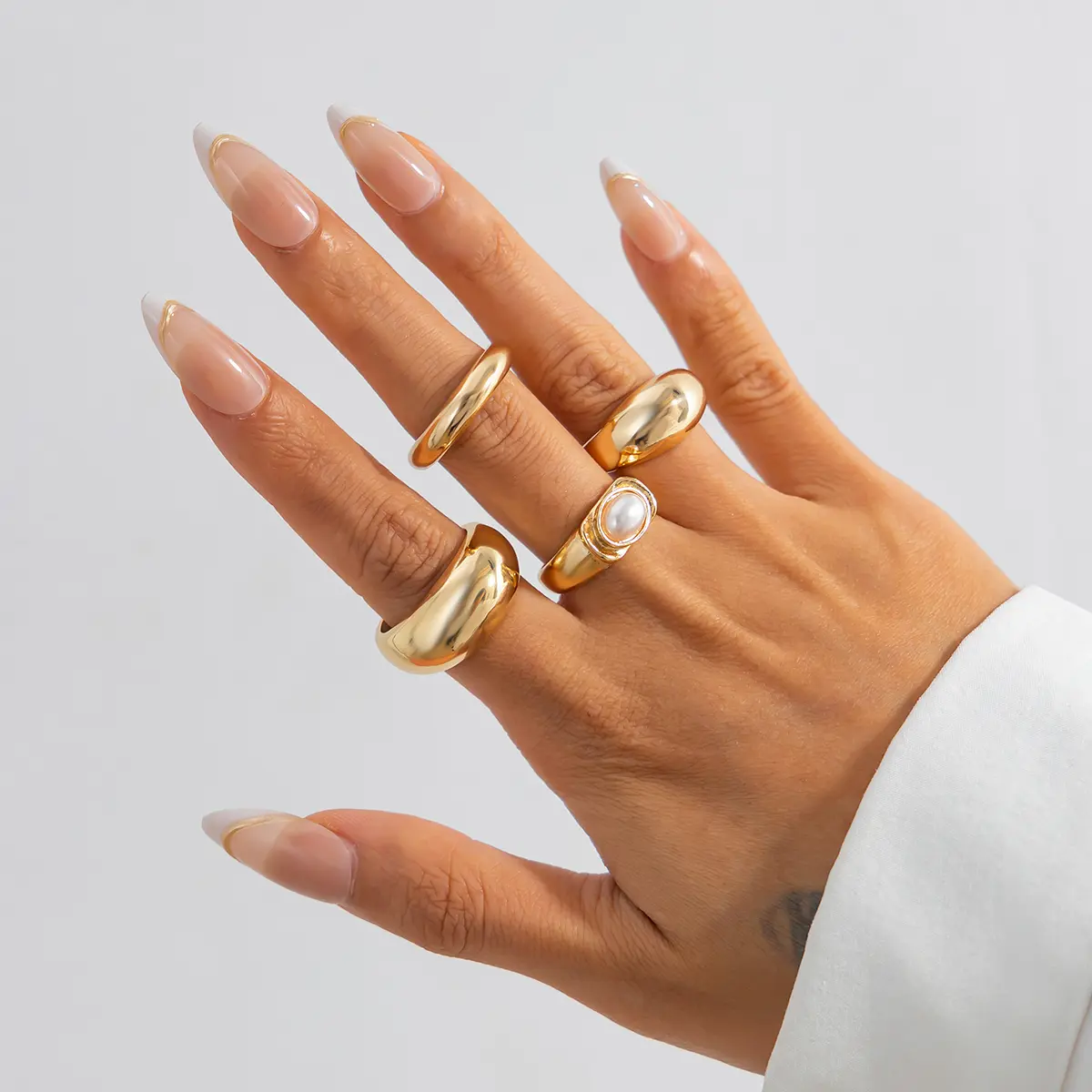 Ingemark 4Pcs/Set Stylish Simple Smooth Geometric Rings for Women Men Bohemia Exquisite Imitation Pearl Rings New Year Jewelry