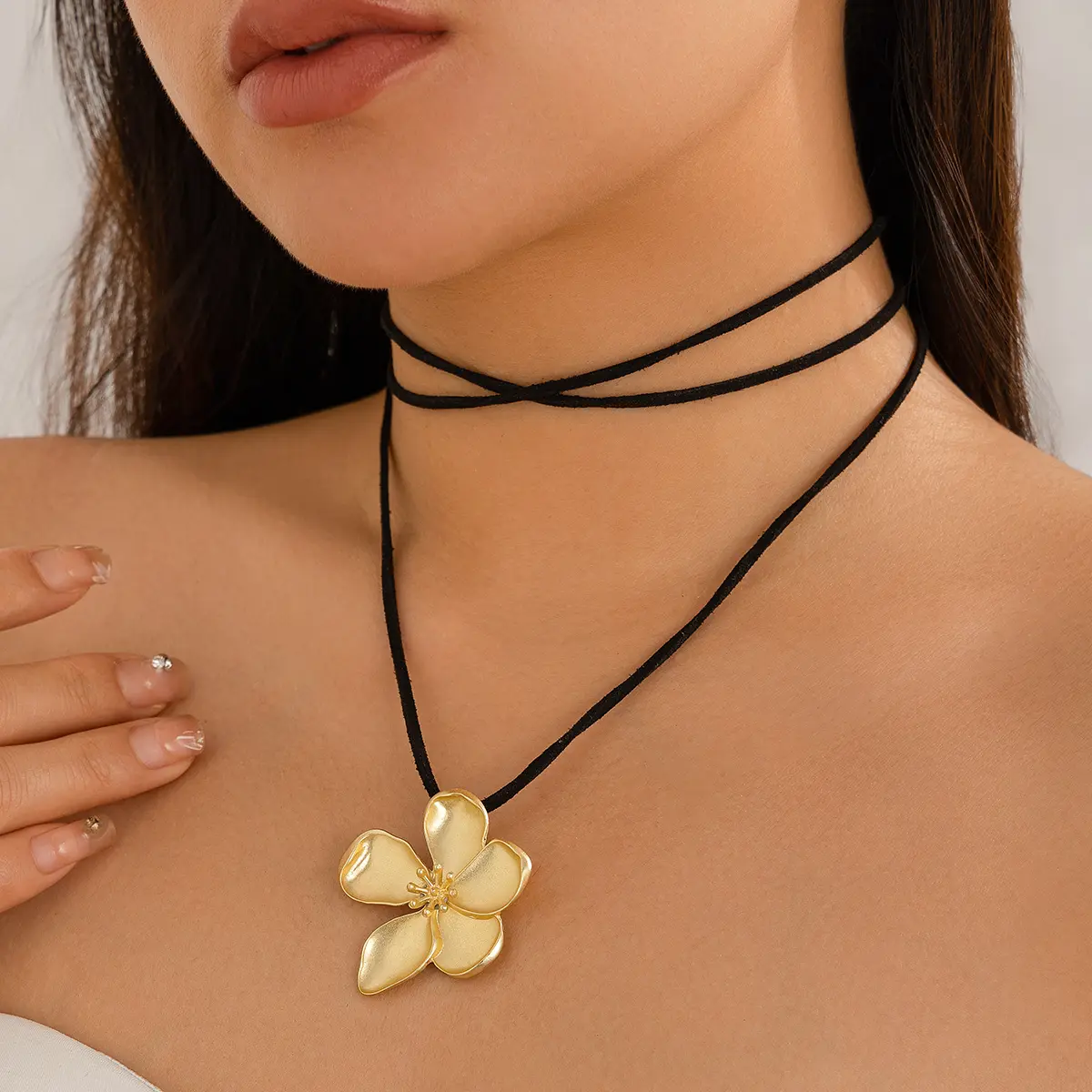 Ingemark Elegant Black Adjustable Bow Bowknot Rope Chain Necklace for Women KpopPetal Flower Choker Aesthetic Wed Jewelry Gift