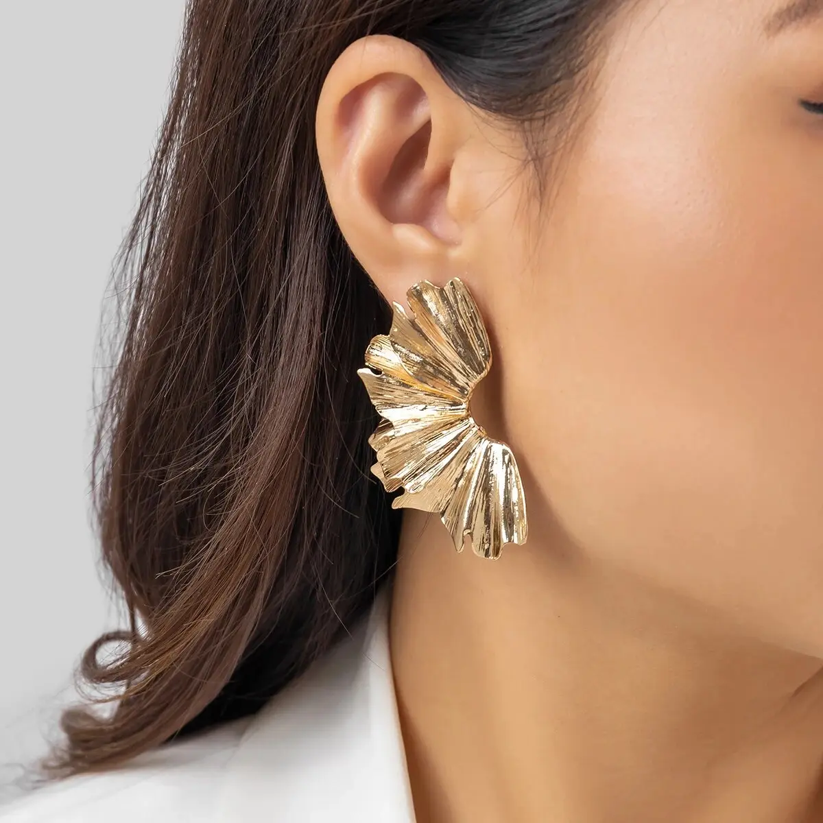 Punk Irregular Flower Petal Stud Earrings for Women Fashion Statement 2024 Trending Piercing Modern Earrings Jewelry Accessories