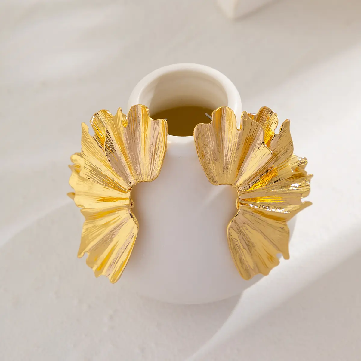 Punk Irregular Flower Petal Stud Earrings for Women Fashion Statement 2024 Trending Piercing Modern Earrings Jewelry Accessories