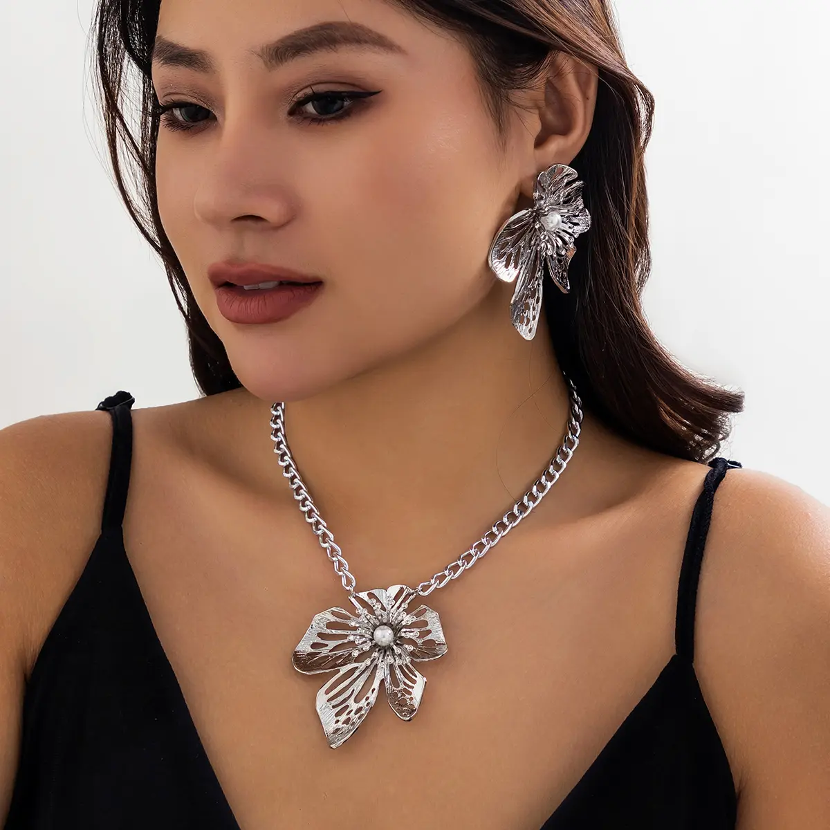 Goth Big Flower Pendant Choker Necklace for Women Elegant Imitation Pearl Piercing Stud Earrings Grunge Jewelry Set Steampunk