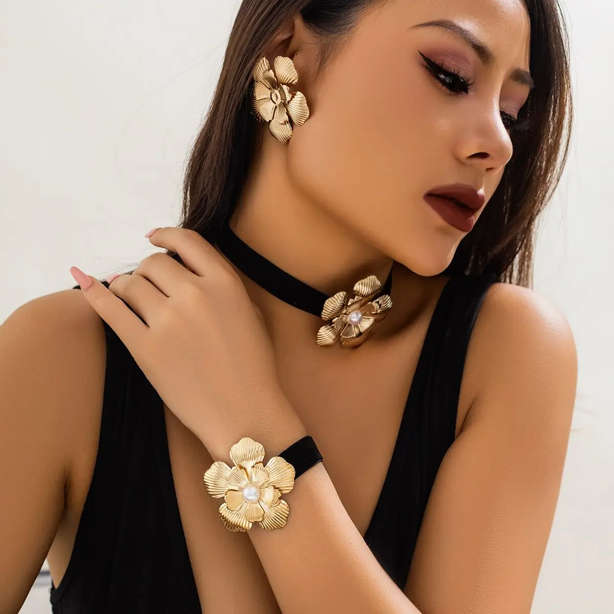 3Pcs/Set Goth Elegant Black Korean Velvet Rose Flower Choker Necklace Bracelet Earring Women Vintage Clavicle Chain Jewelry Gift