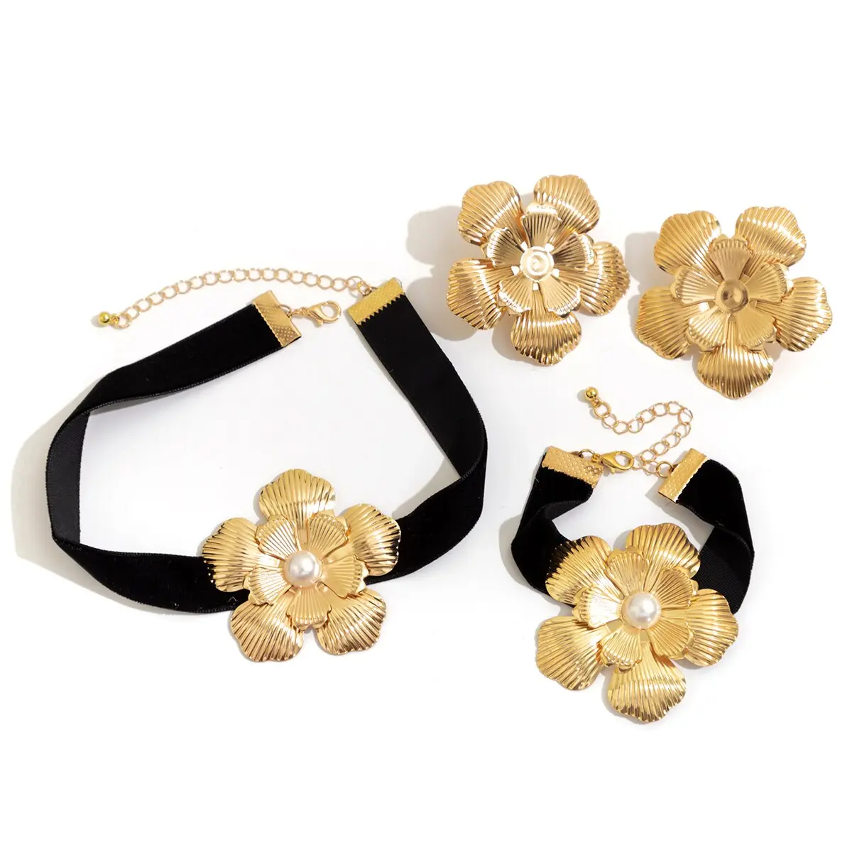 3Pcs/Set Goth Elegant Black Korean Velvet Rose Flower Choker Necklace Bracelet Earring Women Vintage Clavicle Chain Jewelry Gift