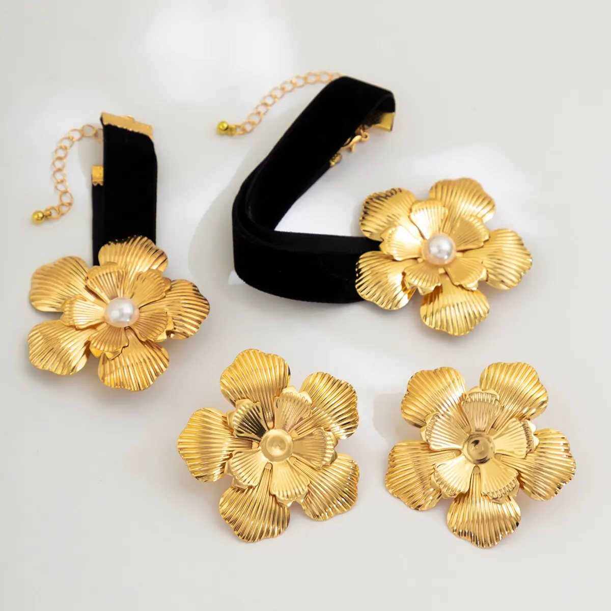 3Pcs/Set Goth Elegant Black Korean Velvet Rose Flower Choker Necklace Bracelet Earring Women Vintage Clavicle Chain Jewelry Gift