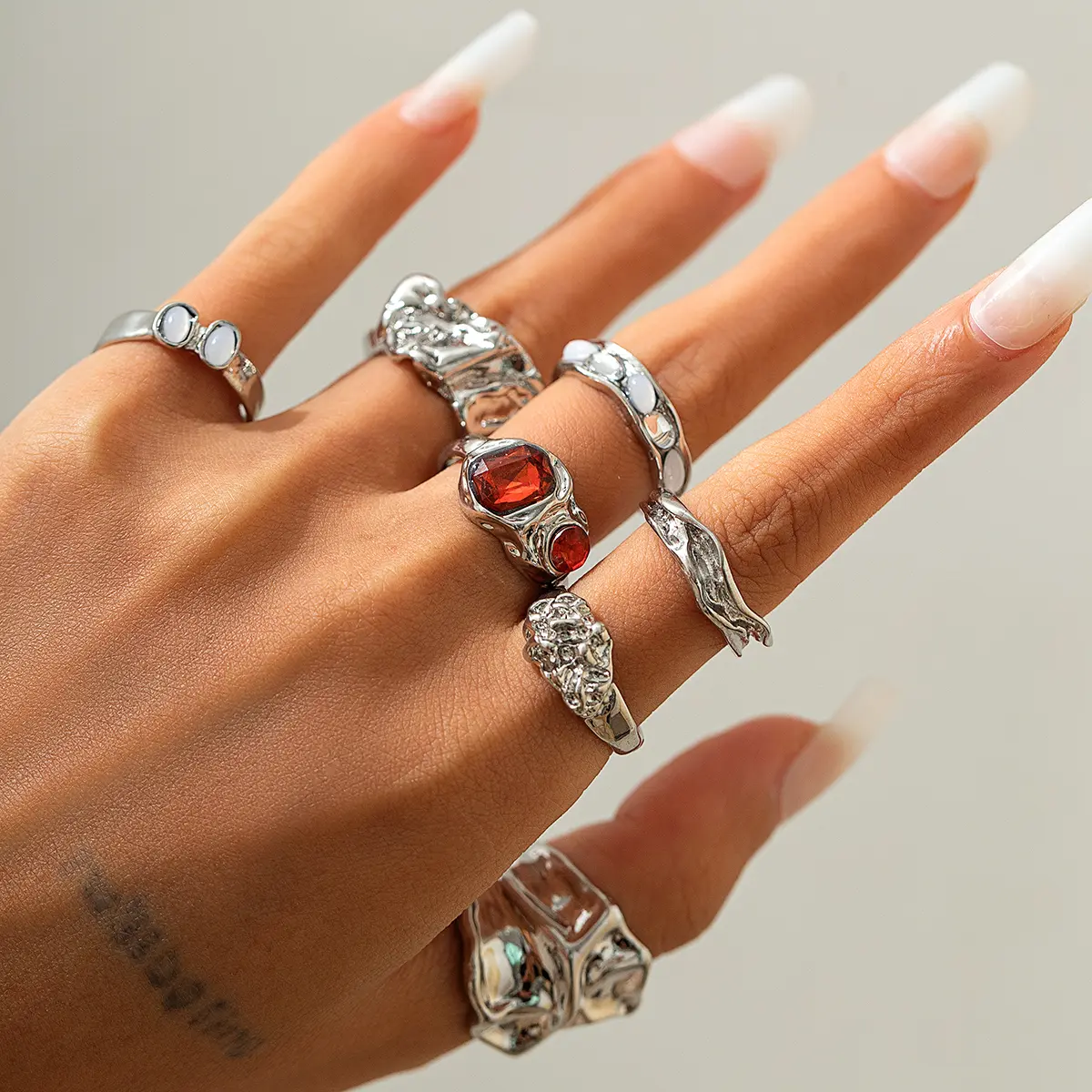 Ingemark 7Pcs/Set Vintage Irregular Folded Surface Open Rings for Women Goth Red Rhinestone Finger Rings Wed Bridal Jewelry Gift