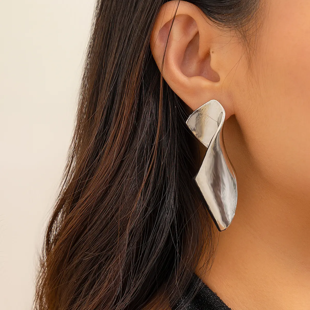 Vintage Irregular Geometric Metal Twisted Stud Earrings for Women Trend 2024 Gold Color Piercing Earring Jewelry Accessories New