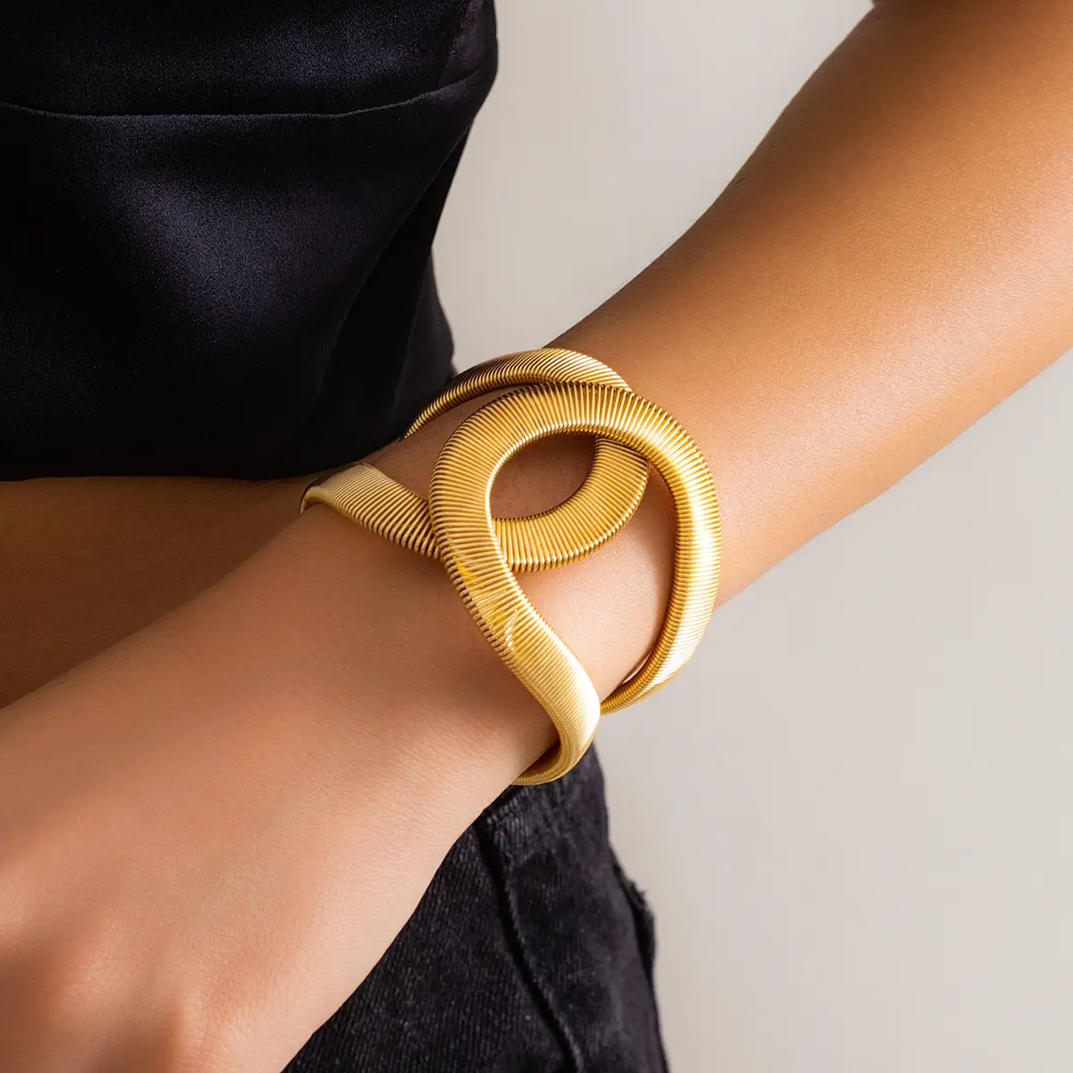 Exaggerated Punk Adjustable Leather Buckle Big Bangles for Women Gypsy Twisted Wide Arm Bracelet Grunge Jewelry Steampunk Men