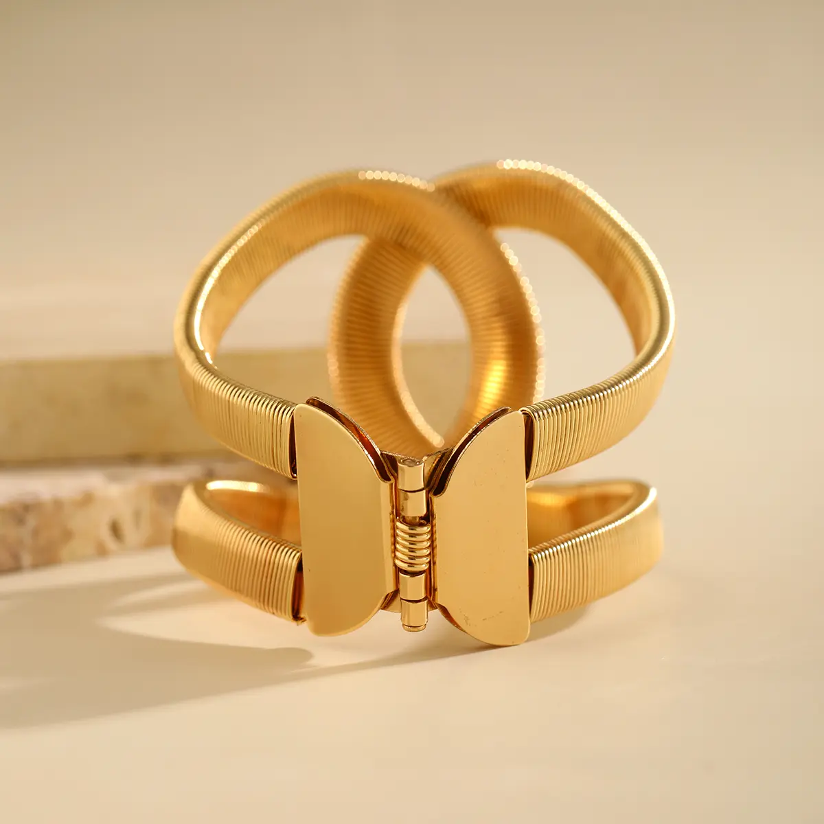 Exaggerated Punk Adjustable Leather Buckle Big Bangles for Women Gypsy Twisted Wide Arm Bracelet Grunge Jewelry Steampunk Men