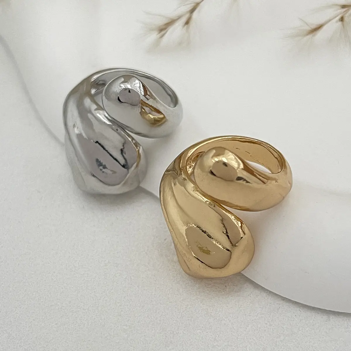 Ingemark Creative Unique Smooth Water Drop Rings for Women Punk Gold Color Geometric Adjustable Open Ring Couple Wed Jewelry New