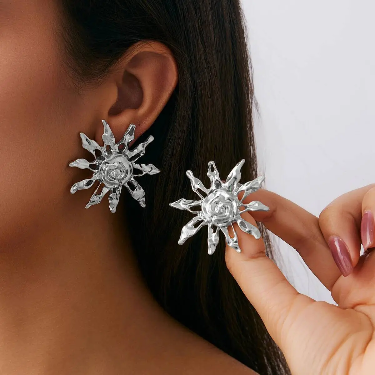 Ingemark Creative Unique Sunflower Stud Earrings for Women Fashion Statement Vintage Gold Color Piercing Earring Ear Jewelry New