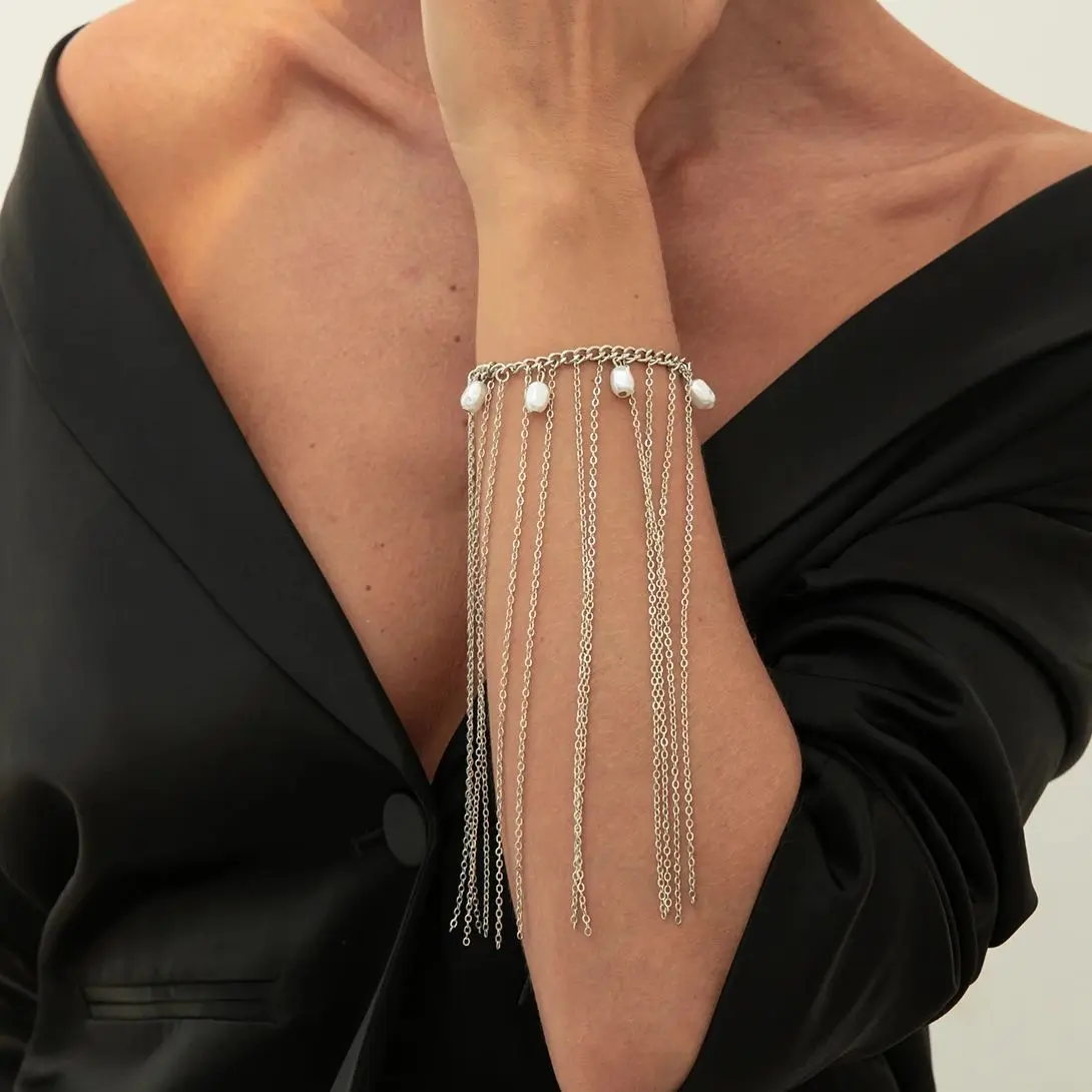 Ingemark Trendy Creative Imitation Pearls Long Tassel Hand Chain Bracelet Women Unique Temperament Metal Bracelets Charm Jewelry
