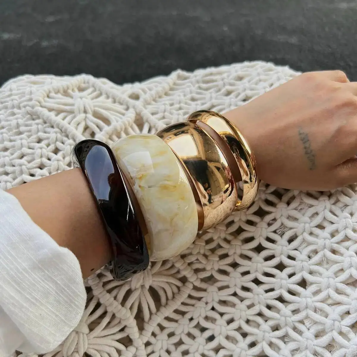 Ingemark 4 Styles Vintage Irregular Resin Acrylic Bangles for Women New Trend Punk Metal Springs Wide Bracelet Steampunk Jewelry