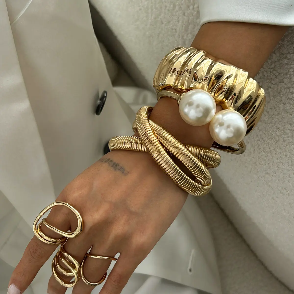 Ingemark Exaggerated Big Imitation Pearl Open Cuff Bangles for Women Hip Hop Geometric Wide Spring Bracelets Men Jewelry Gift