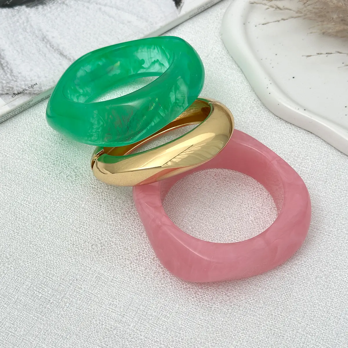 Ingemark Boho Pink Green Thick Resin Acrylic Smudging Bangles for Women Geometric Irregular Bangles Y2K Pulseras Jewelry Gift