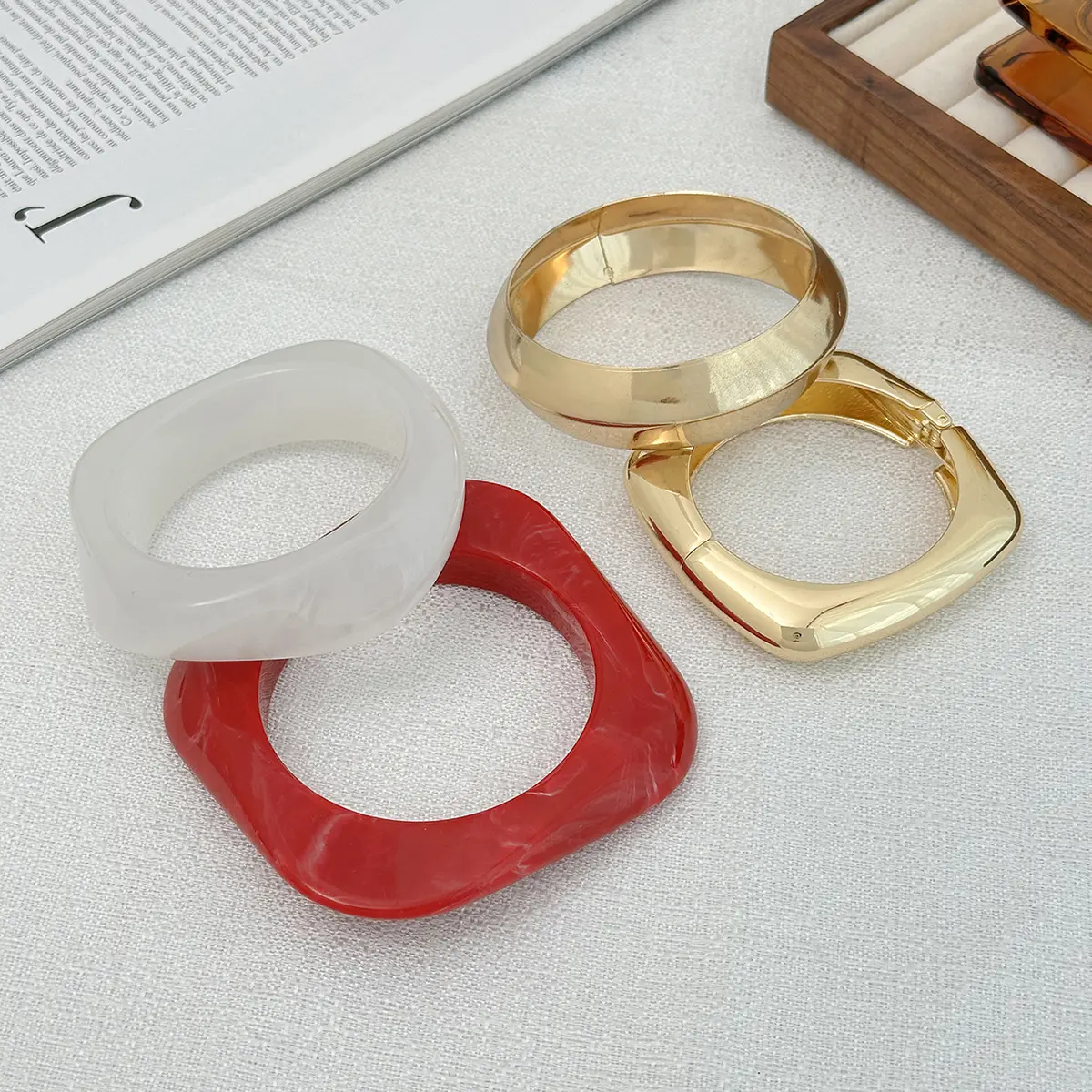 Ingemark 4 Styles Hip Hop Resin Acrylic Bangles for Women 2025 New Fashion Geometric Irregular Spring Bracelets Jewelry Gift
