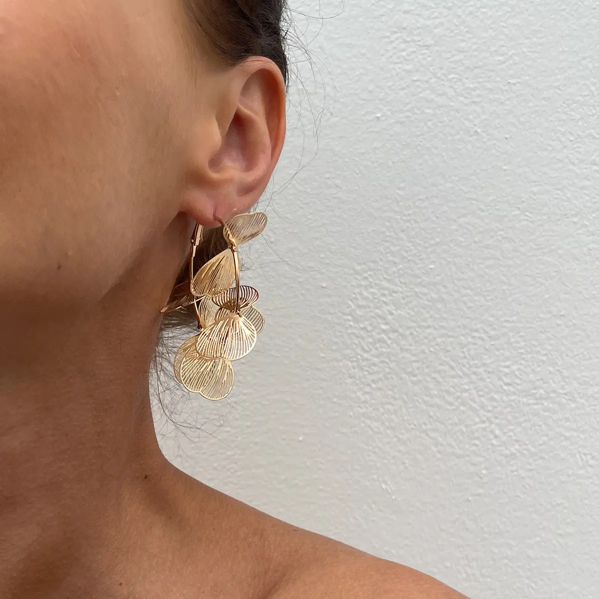 Ingemark Creative Hollow Petal Flower Hoop Earrings for Women 2025 New Fashion Boho Circle Piercing Earrings Wed Jewelry Gift