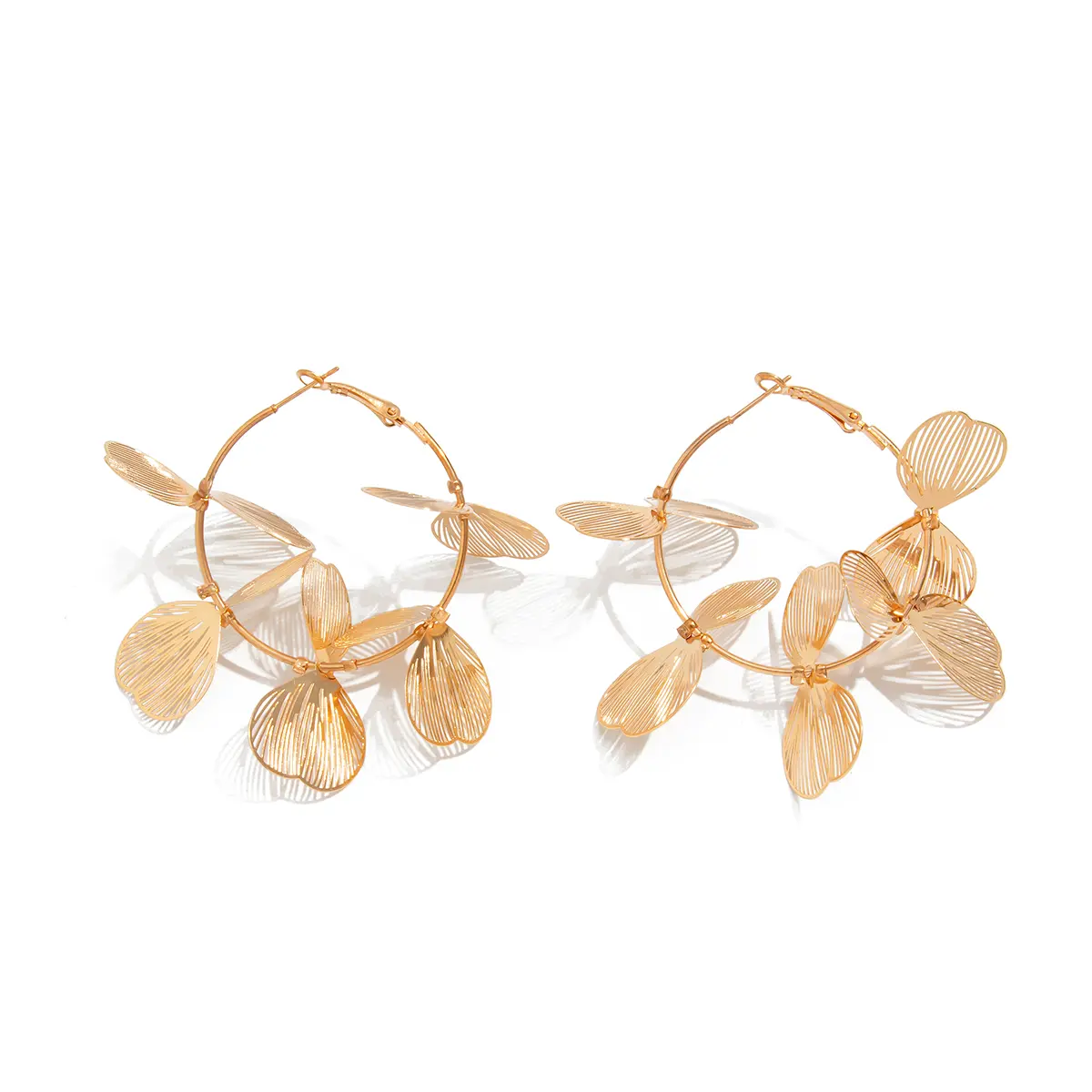 Ingemark Creative Hollow Petal Flower Hoop Earrings for Women 2025 New Fashion Boho Circle Piercing Earrings Wed Jewelry Gift