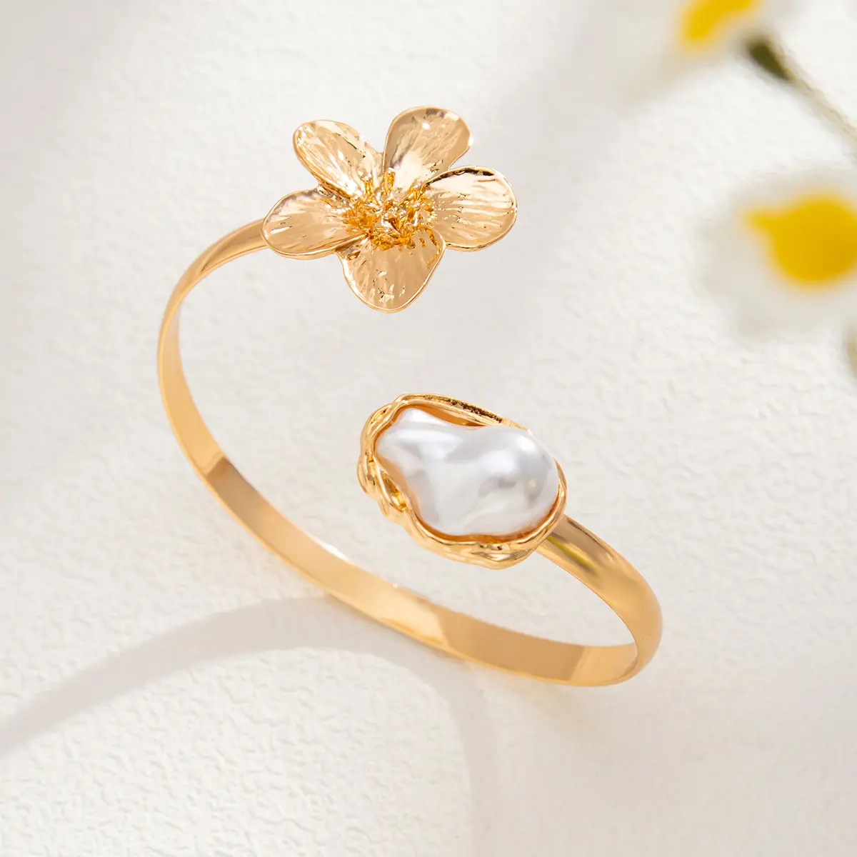 Ingemark 2025 New Bohemia Retro Gold Color Flower Open Bangles Women Fashionable Elegant Imitation Pearls Arm Bracelets Jewelry
