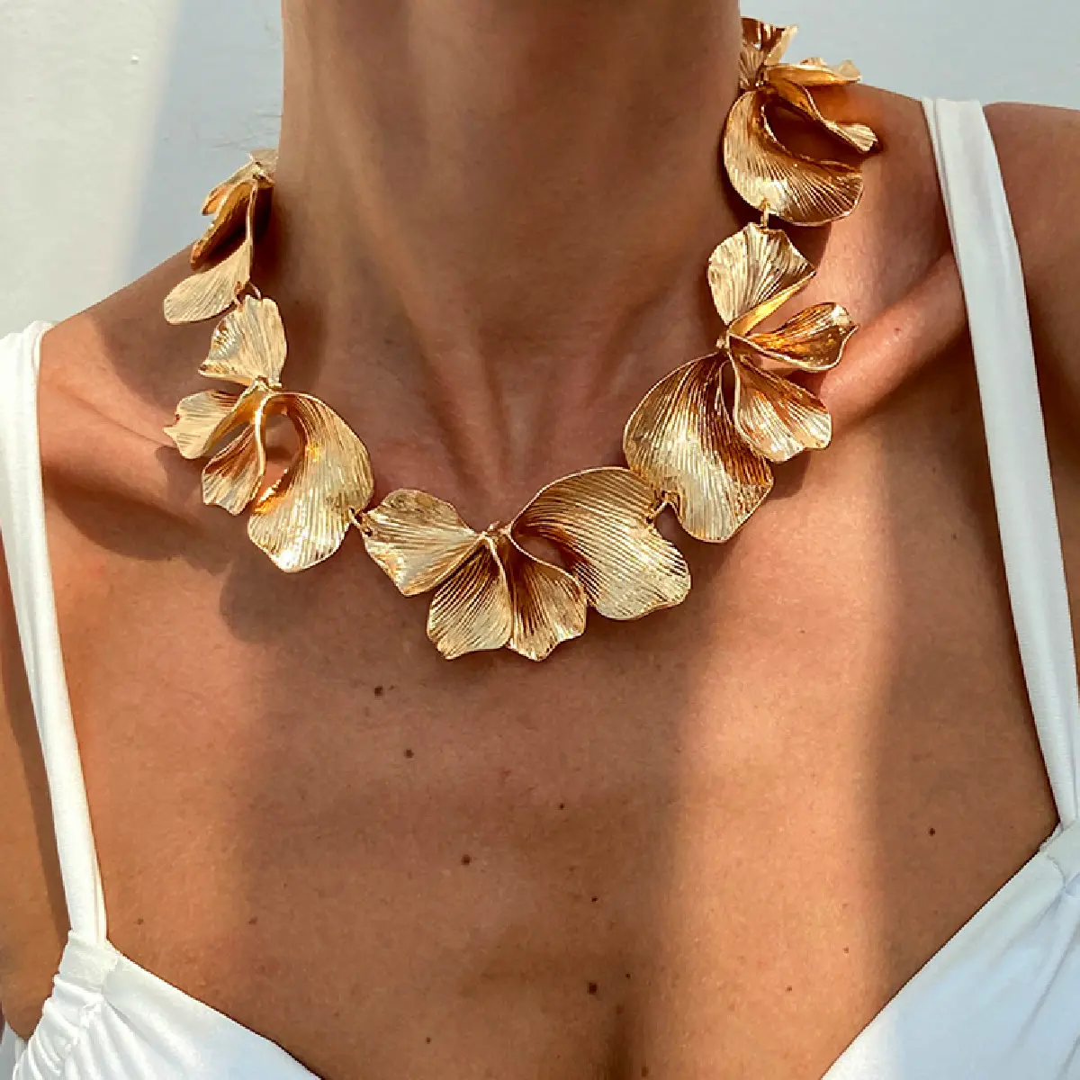 Ingemark Punk Irregular Petals Flower Chain Necklace for Women 2025 New Fashion Gold Color Metal Choker Steampunk Jewelry Gift