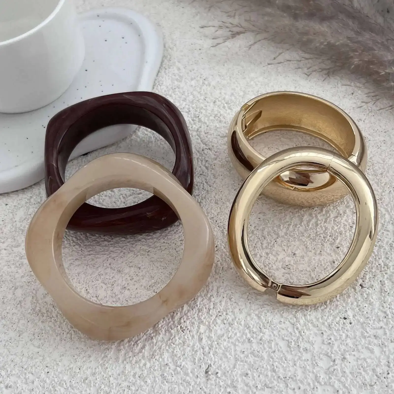 Ingemark 4 Styles Hip Hop Irregular Resin Plastic Bangles for Women Punk Irregular Metal Spring Bracelets Grunge Jewelry Gift