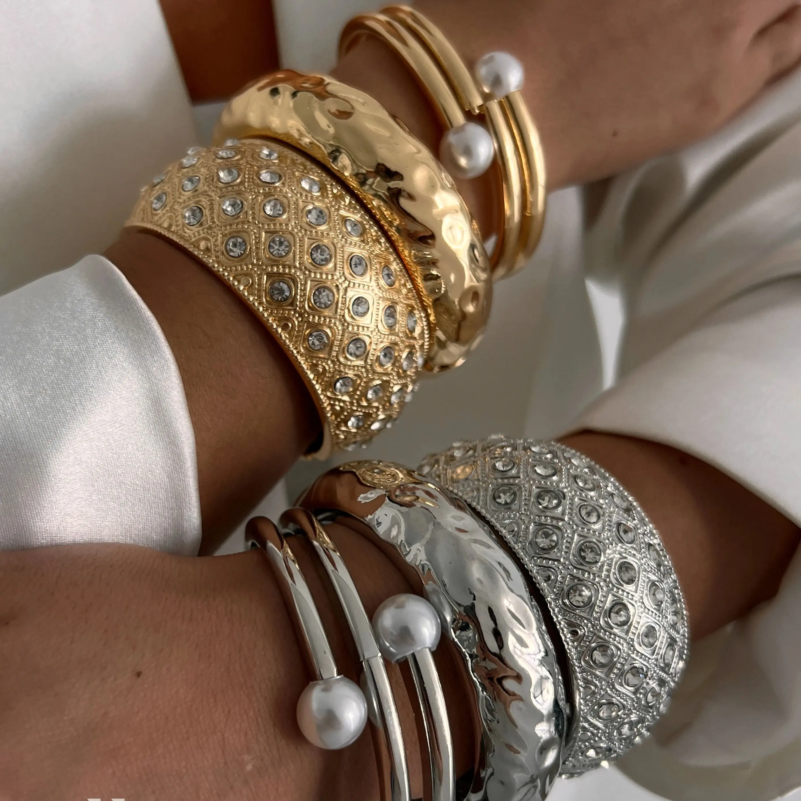 Ingemark Exaggerated Fashion Imitation Pearls Geometric Metal Bangles Hip Hop Punk Wrap Spring Bangles For Women Men Jewelry