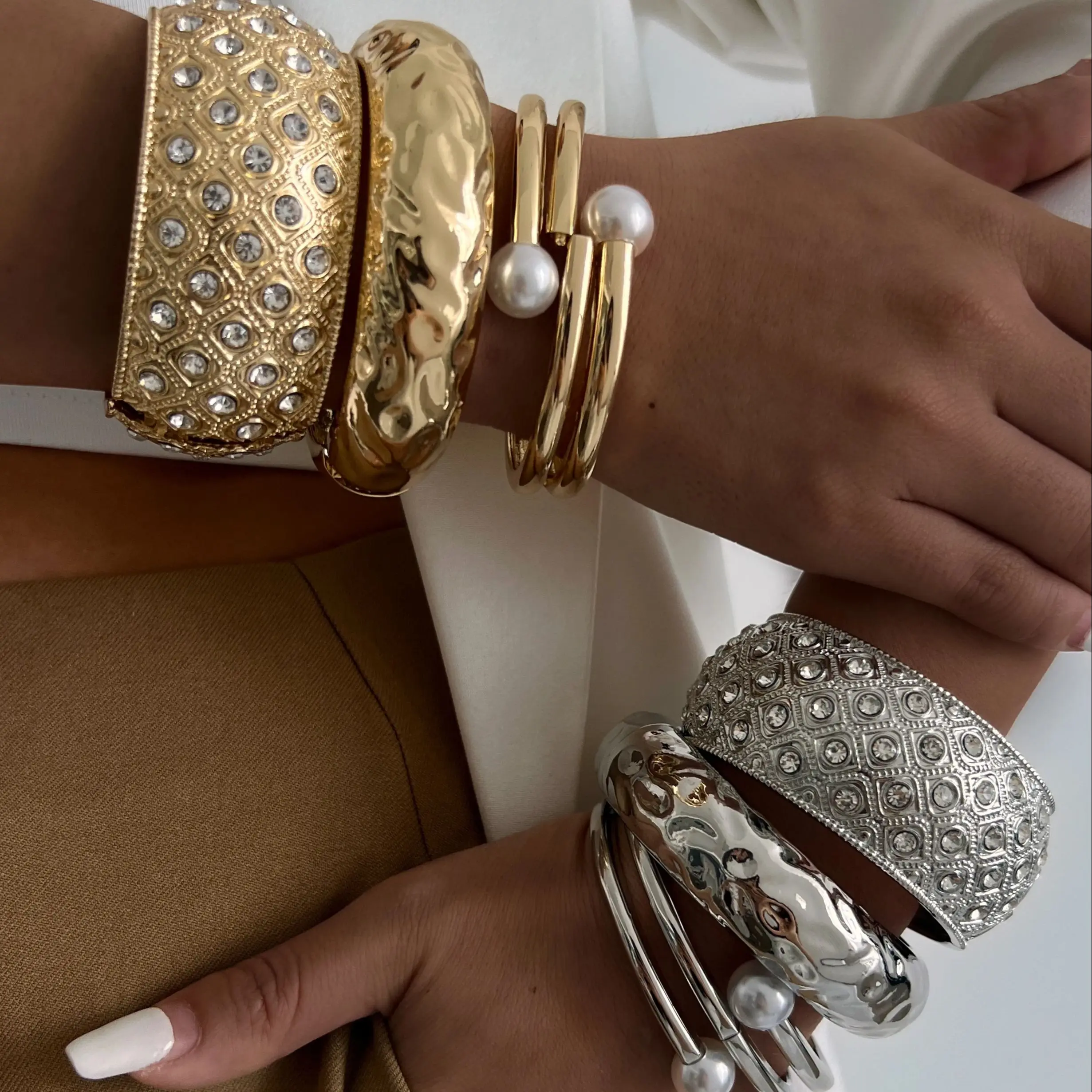 Ingemark Exaggerated Fashion Imitation Pearls Geometric Metal Bangles Hip Hop Punk Wrap Spring Bangles For Women Men Jewelry