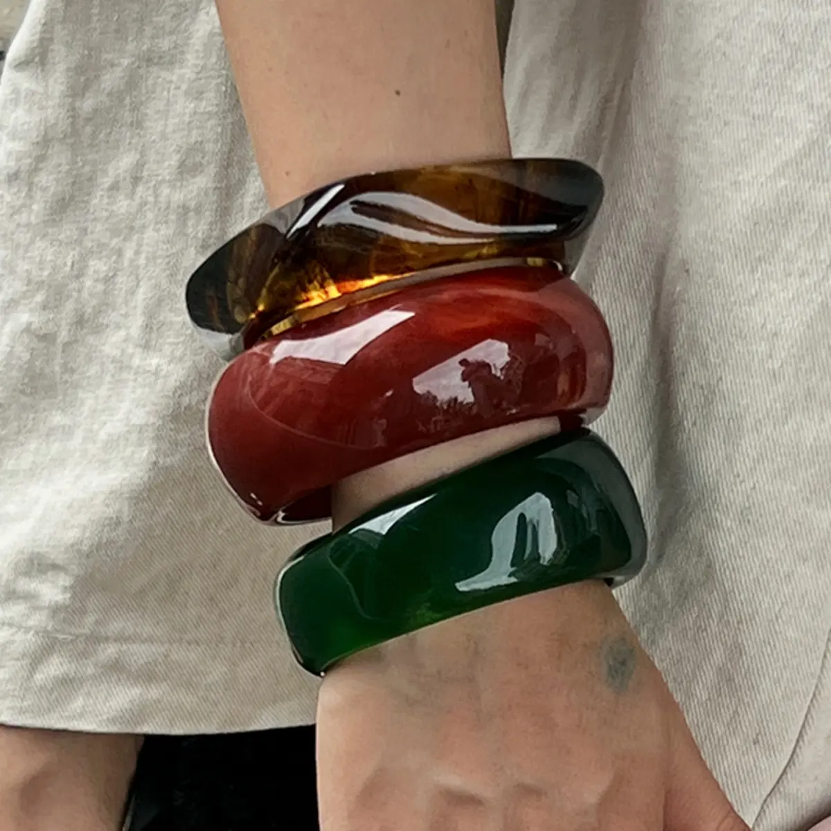 324