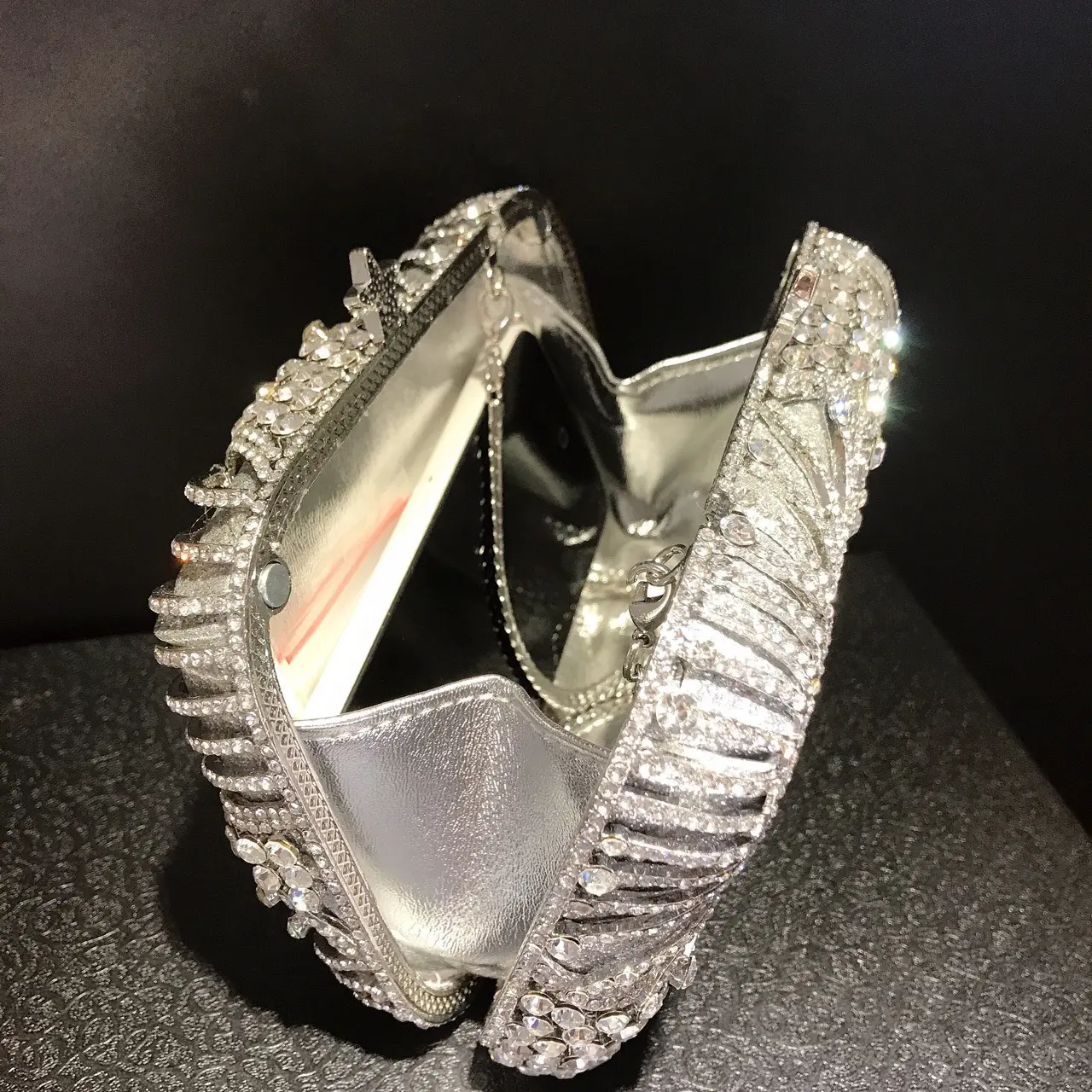 Dazzling Flower Women Silver Color Crystal Clutch Purses Bridal Stone Handbags Ladies Evening Bags Wedding Party Minaudiere Bag